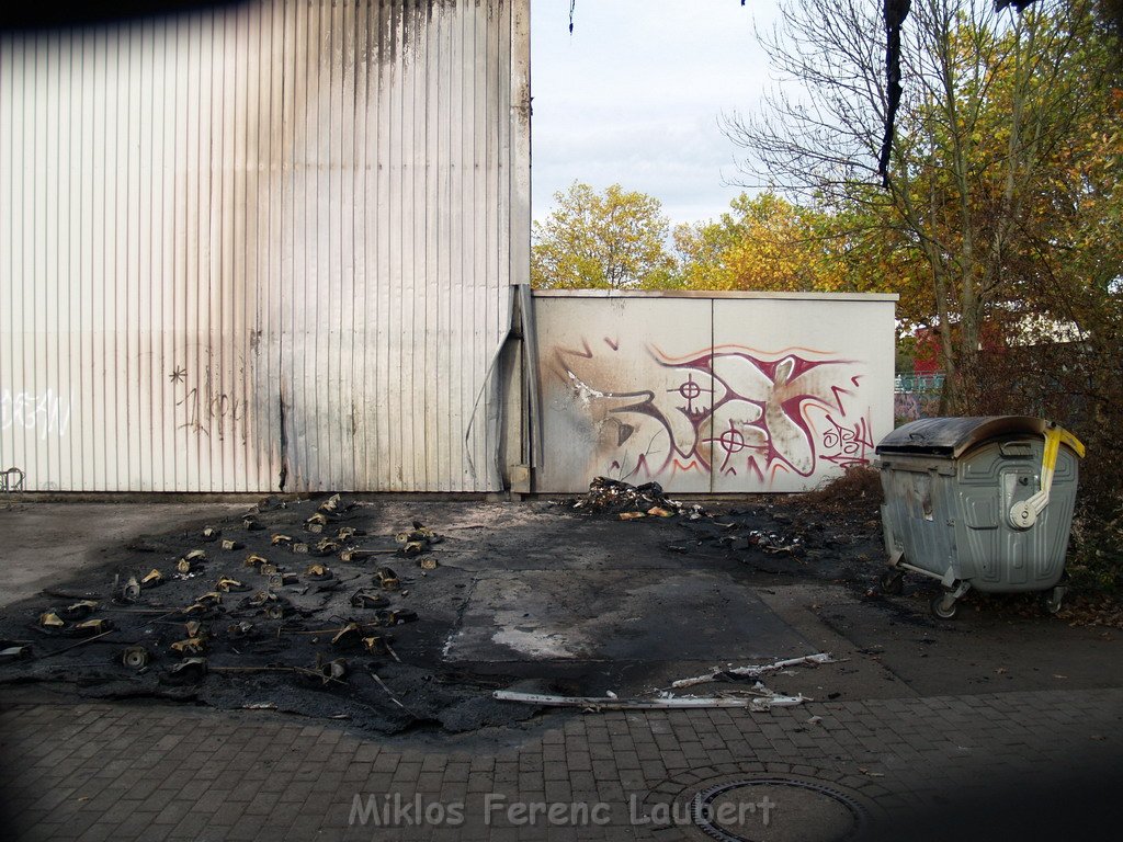 Muellcontainerbrand Schule Koeln Holweide Burgwiesenstr   P02.JPG